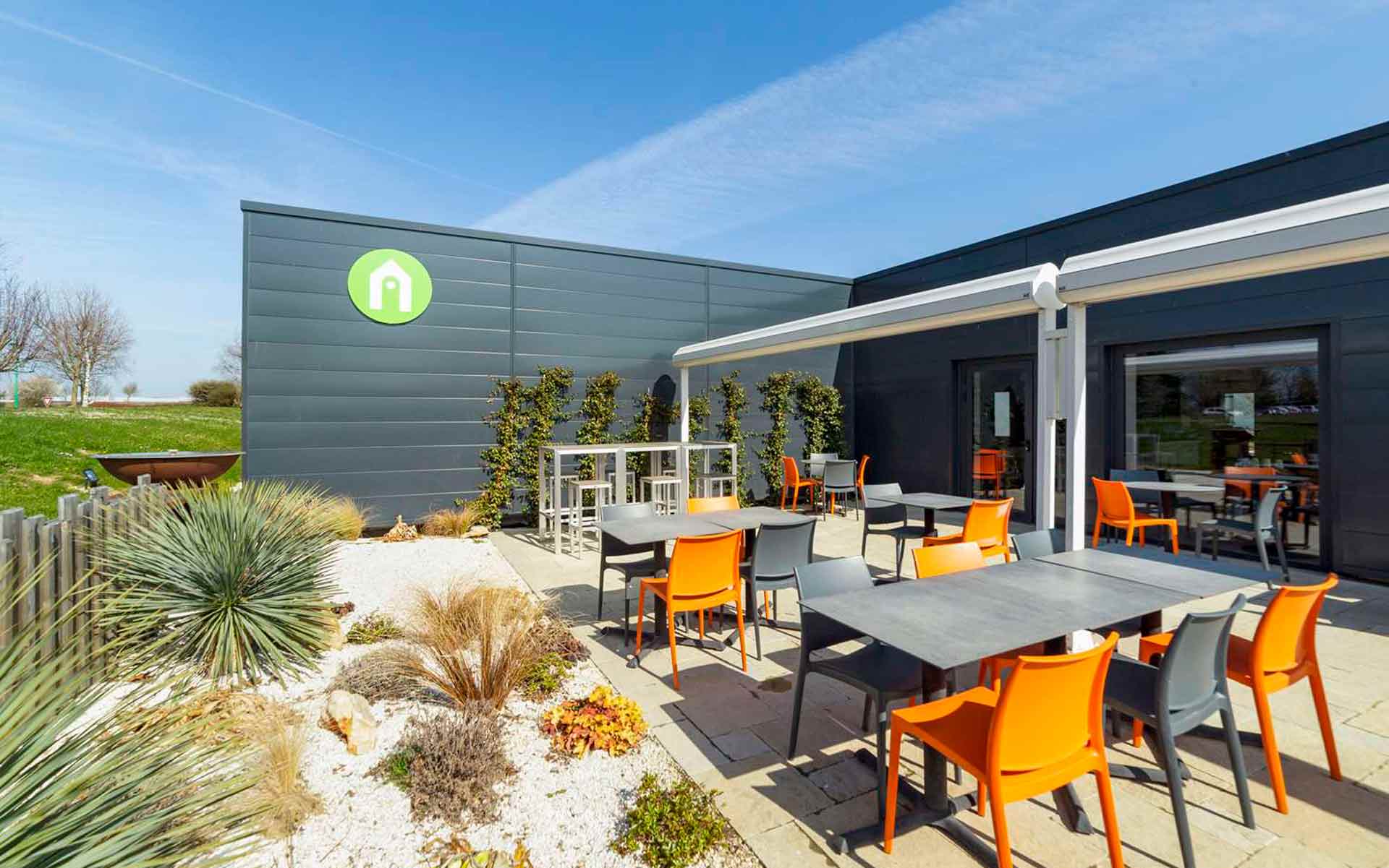 Groupe MyHotels – Campanile Chartres – Terrasse