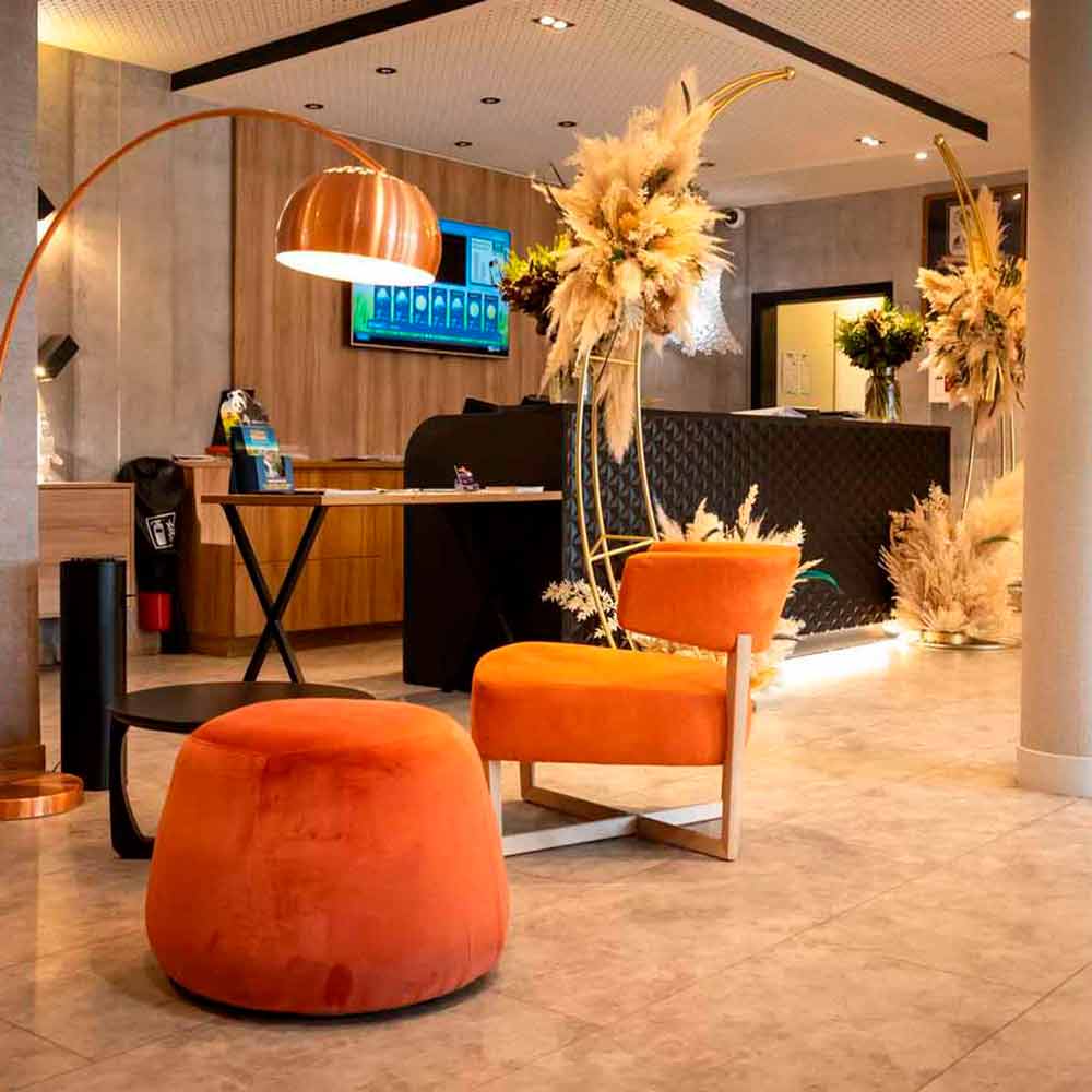 Groupe MyHotels – Kyriad Chartres – Desk carré