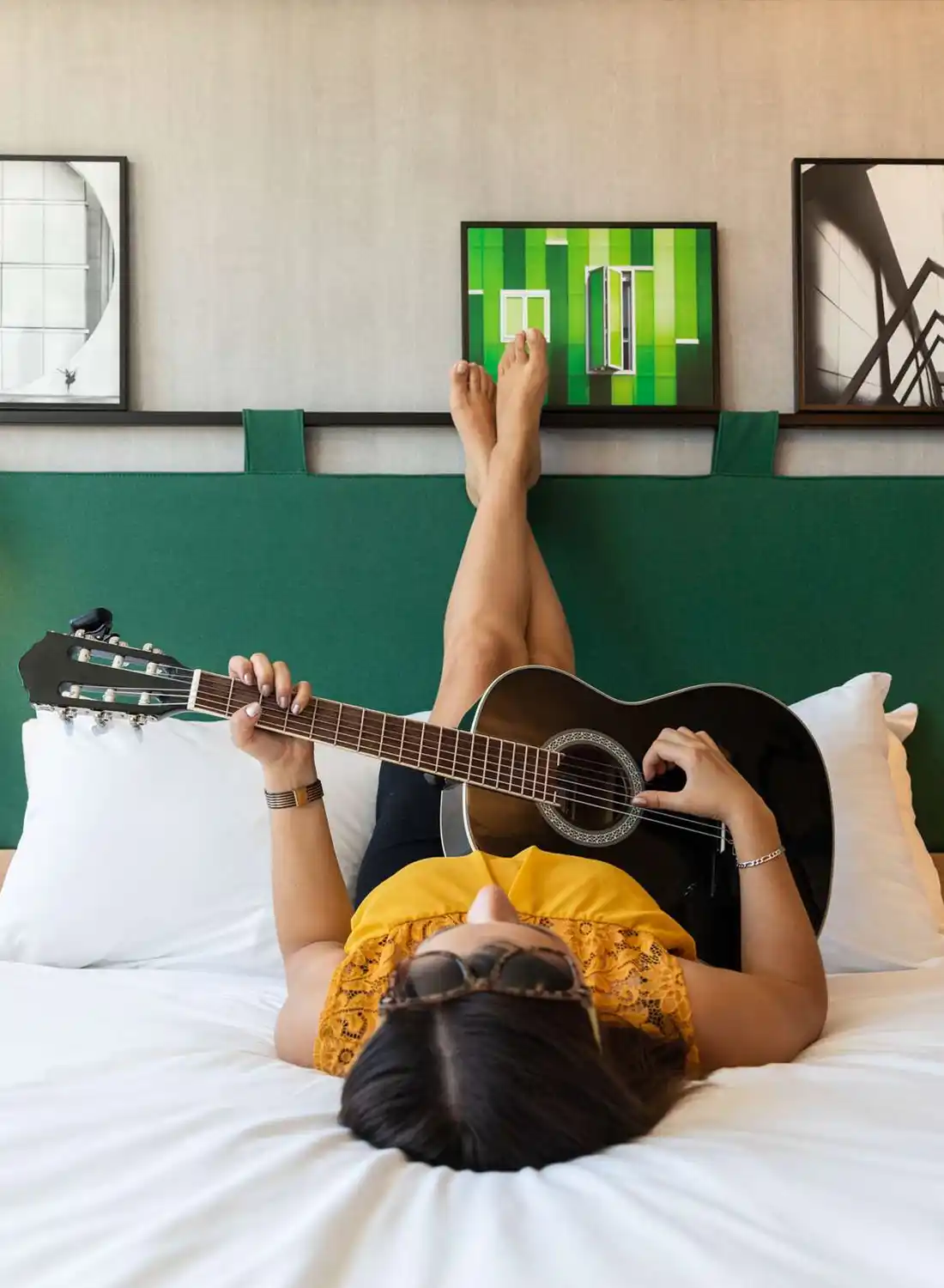 260928-myhotels-ibis-tours-sud-chambre-3 Groupe MyHotels – Ibis Styles Tours Sud – Chambre guitare
